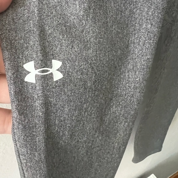 🛍️Under Armour Cropped Leggings With Pockets Size Medium - Picture 2 of 5